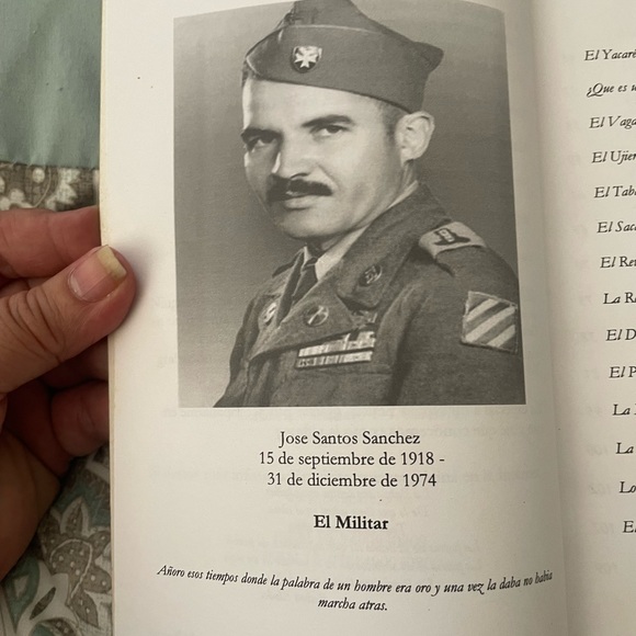 Books in Spanish, Puerto Rico authors - Picture 16 of 16